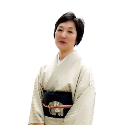 【訪問着の色かけ】柄が派手な着物に色をかけて、落ち着いた色に変えました