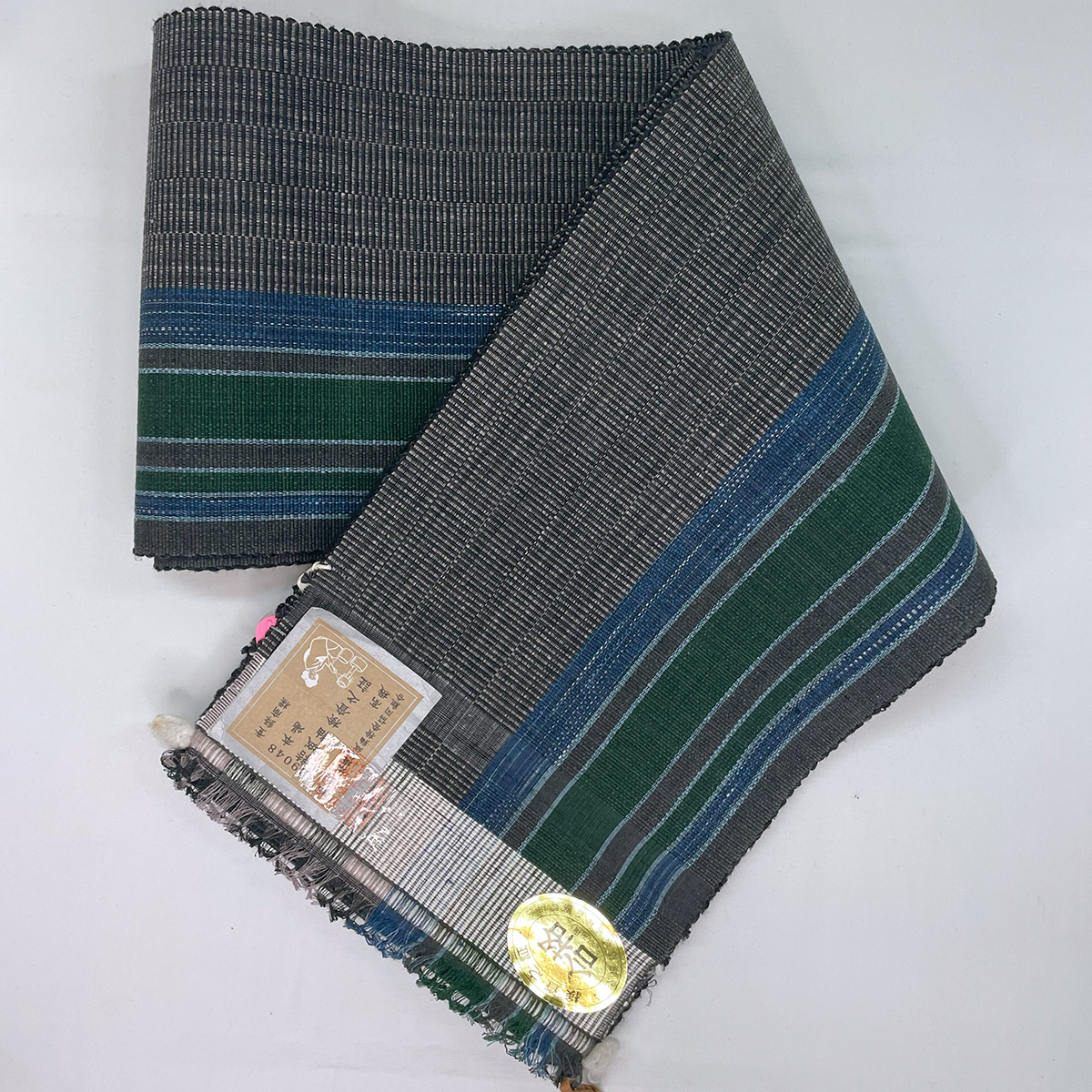 本場結城紬　大丸誂　ほぼ未使用 本場結城紬】 80山亀甲詰絣 地機・手織り 「ベタ亀甲・濃紺色